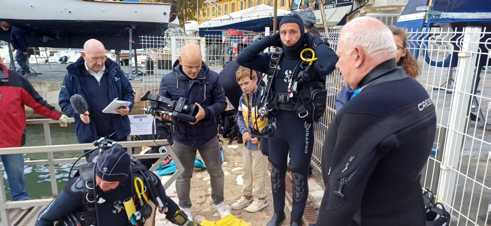 Les cameras de FRANCE3 Côte d'Azur et la mise à l'eau de plongeurs